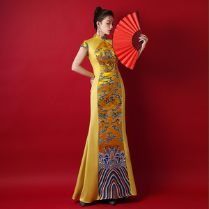 紫缘萱中国风式黄色龙袍长款晚礼服模特团体走秀旗袍舞台演出服装
