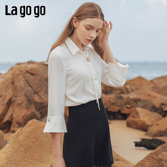 Lagogo/拉谷谷2019夏季新款袖口微喇白色简约衬衫女IACC333C21