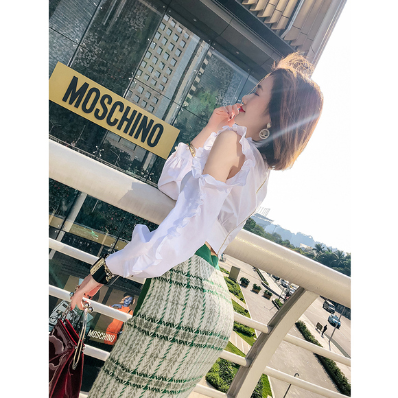 韩语琳春装2019新款女装衬衫韩版气质露肩白色衬衣木耳边长袖上衣