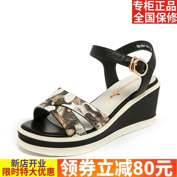 红蜻蜓专柜正品夏季新款女鞋坡跟时尚一字扣女凉鞋K88145